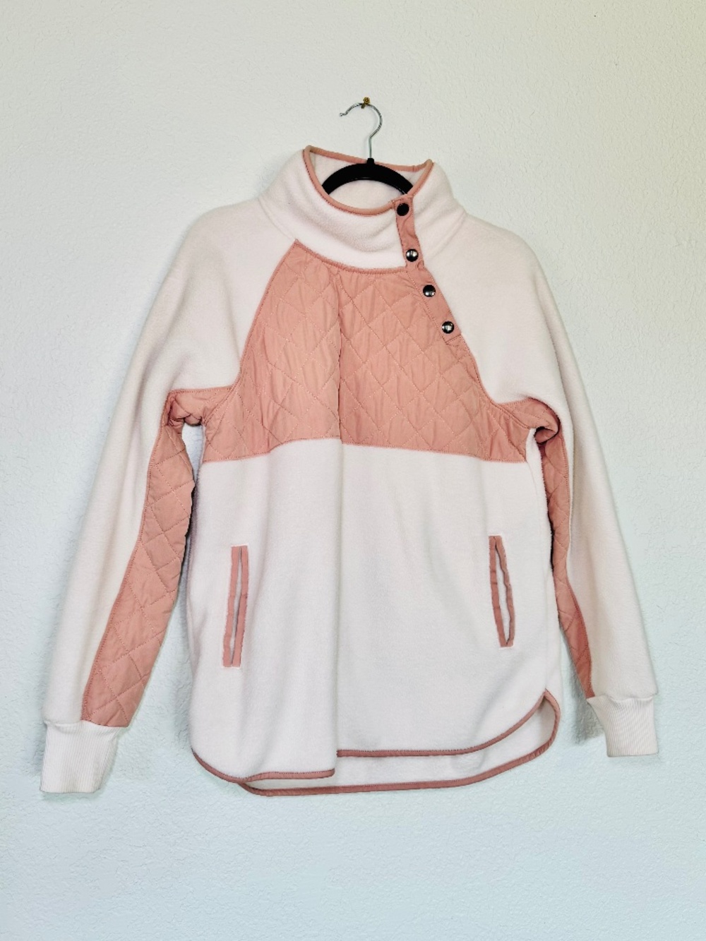 Arbecrombie & Fitch Shacket Womens M Fleece Quilted Winter Soft Cozy Ski Barbie